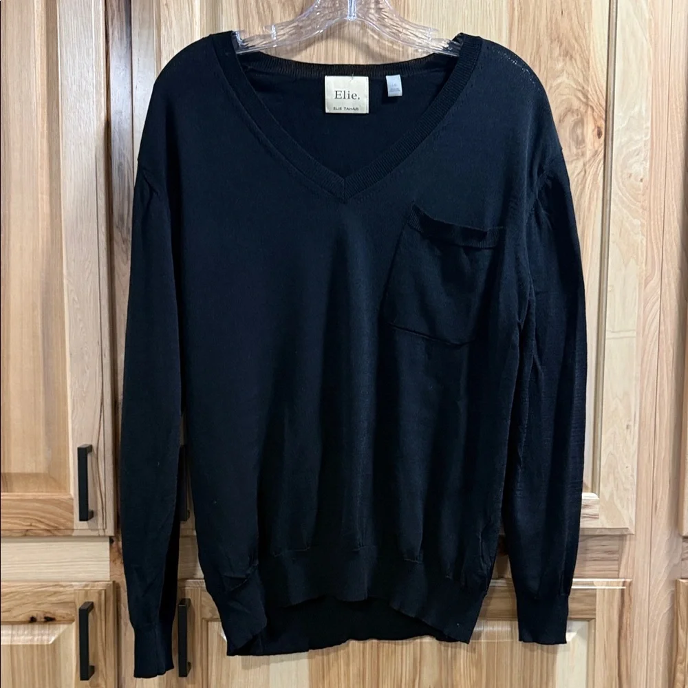 Elie Tahari Women’s L Black Lightweight V-Neck Minimalist Closet Staple Sweater